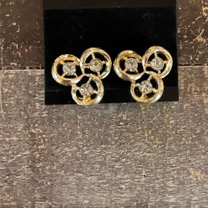 Elegant Gold Coro clip  Earrings